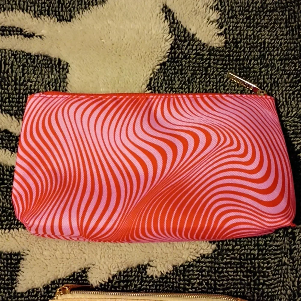 FREE Clinique Wave Zip Cosmetic Pouch